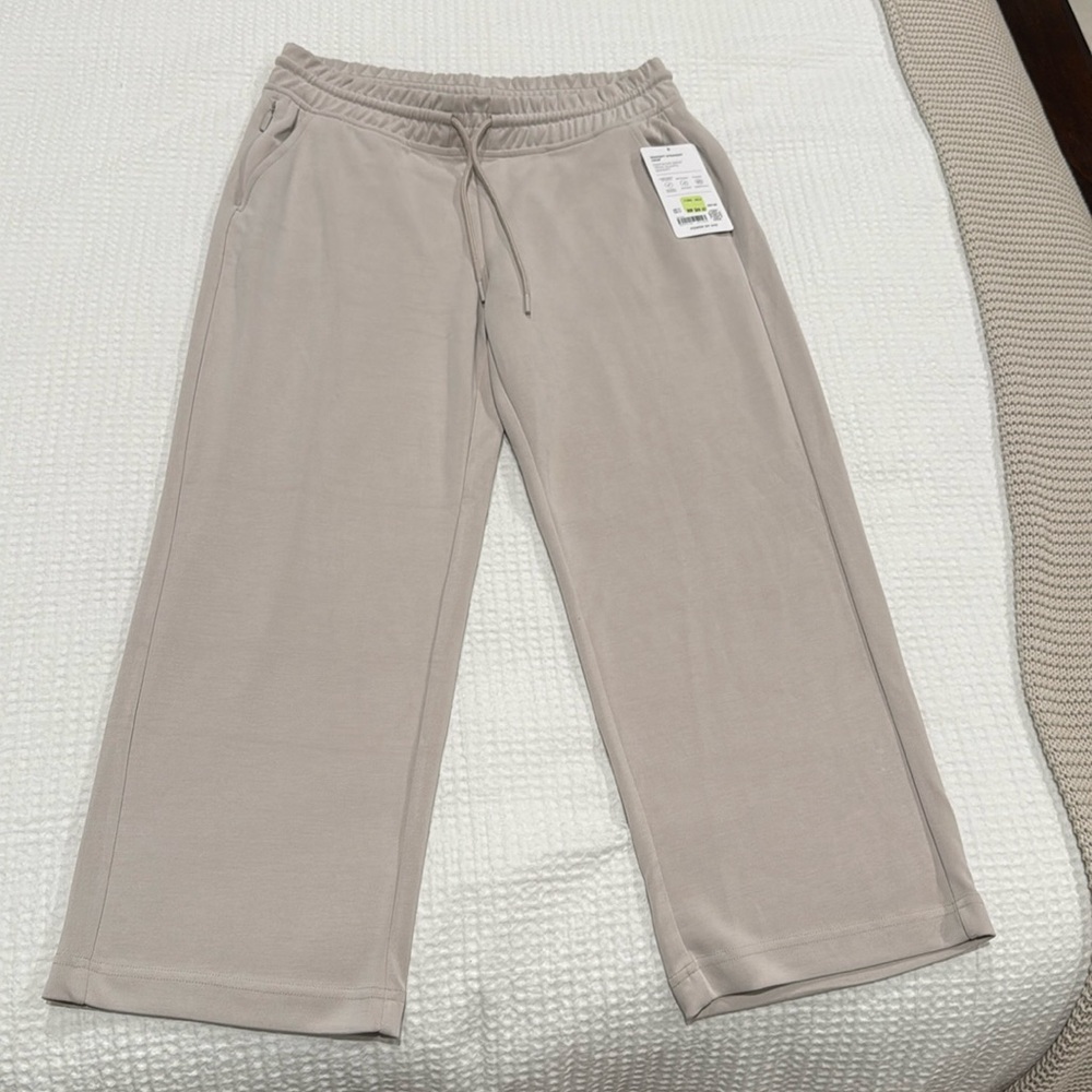 NWT Athleta Seasoft Straight Crop
